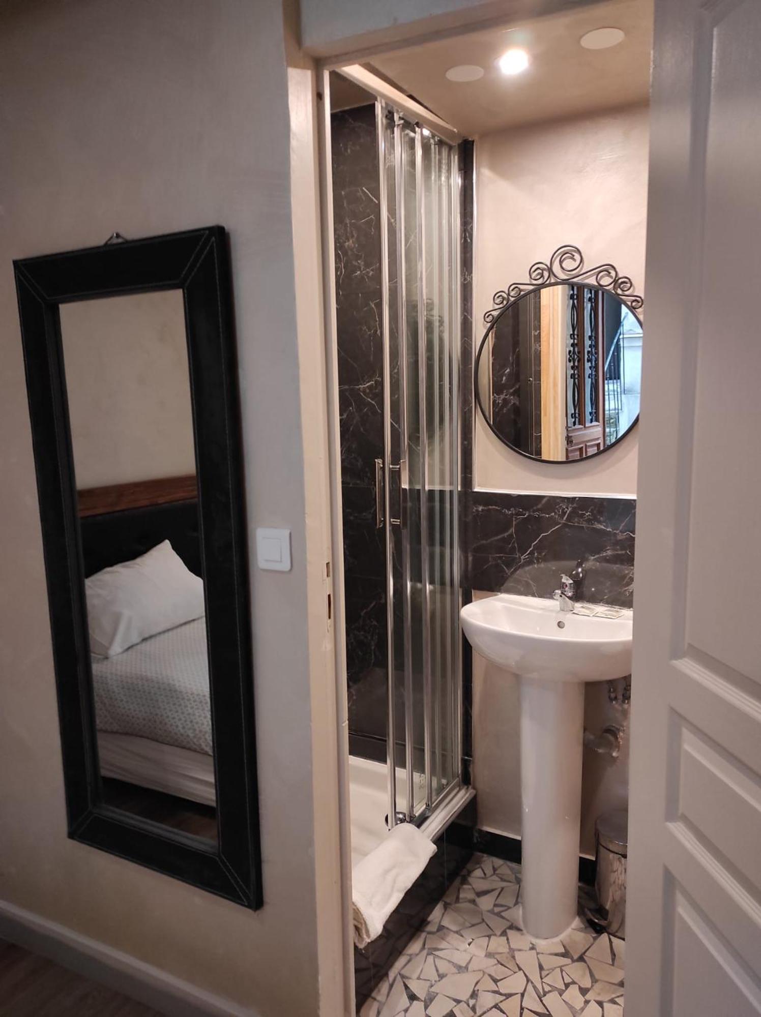 Clermont Montmartre Hotel