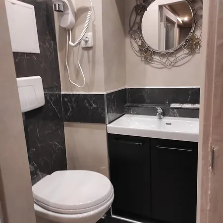 Clermont Montmartre Hotel Parigi