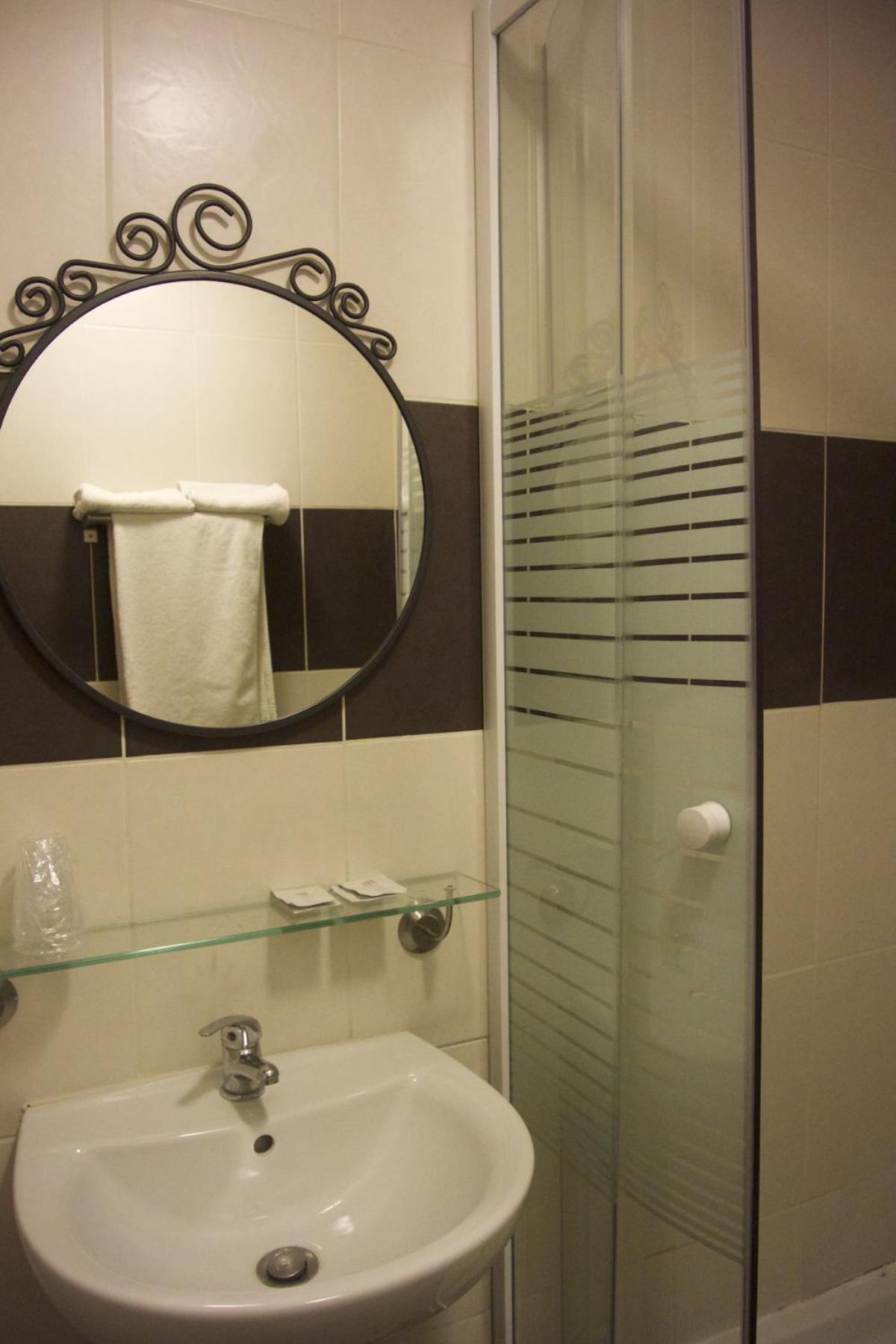 Clermont Montmartre * Parigi