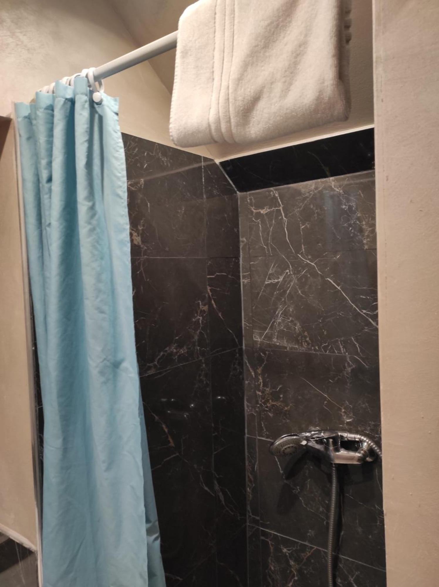 Hotel Clermont Montmartre Parigi