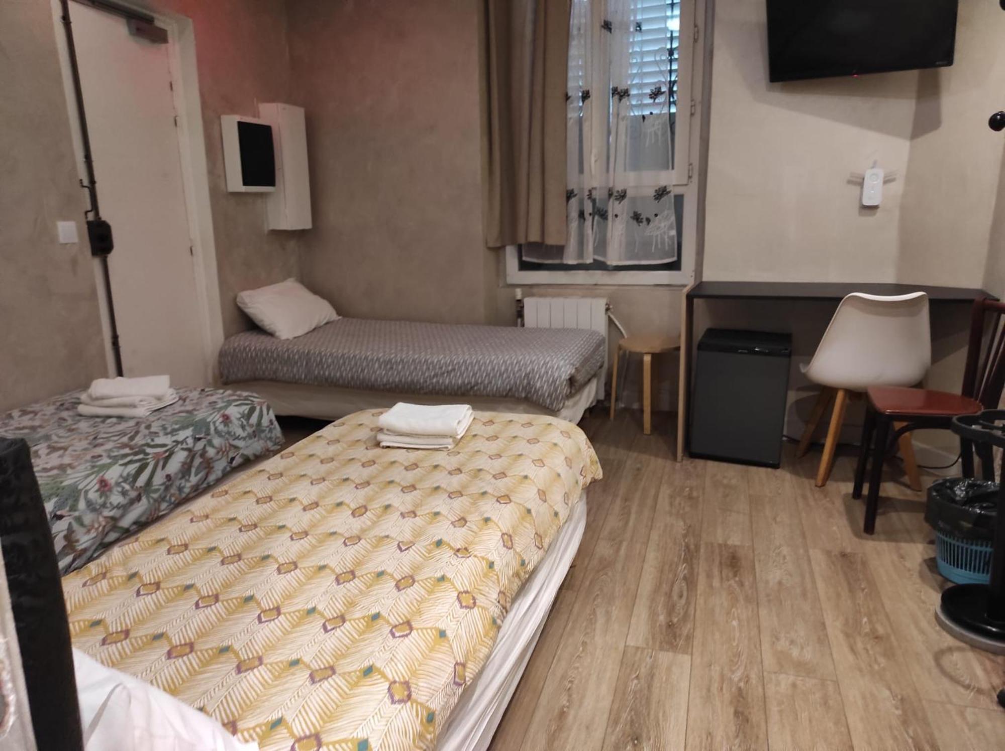 Clermont Montmartre * Parigi